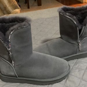 Ugg classic zipper gray size 7